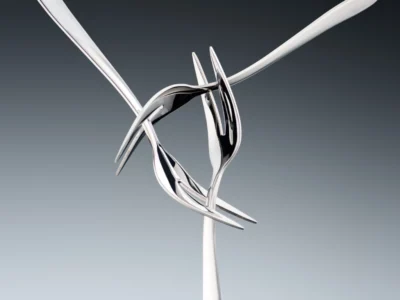 Escultura abstracta de metal
